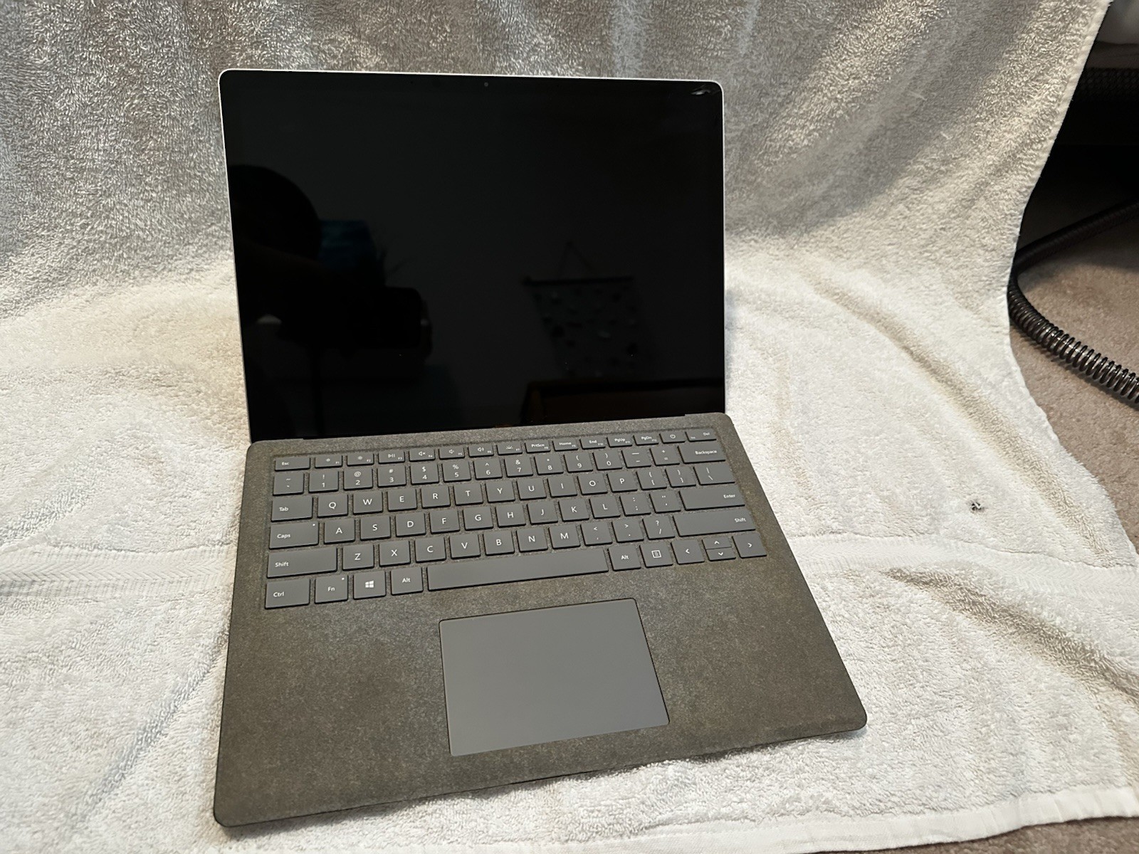 Laptop Parts/Repair Intel i5 256GB SSD Base Model Cracked Screen AS-IS