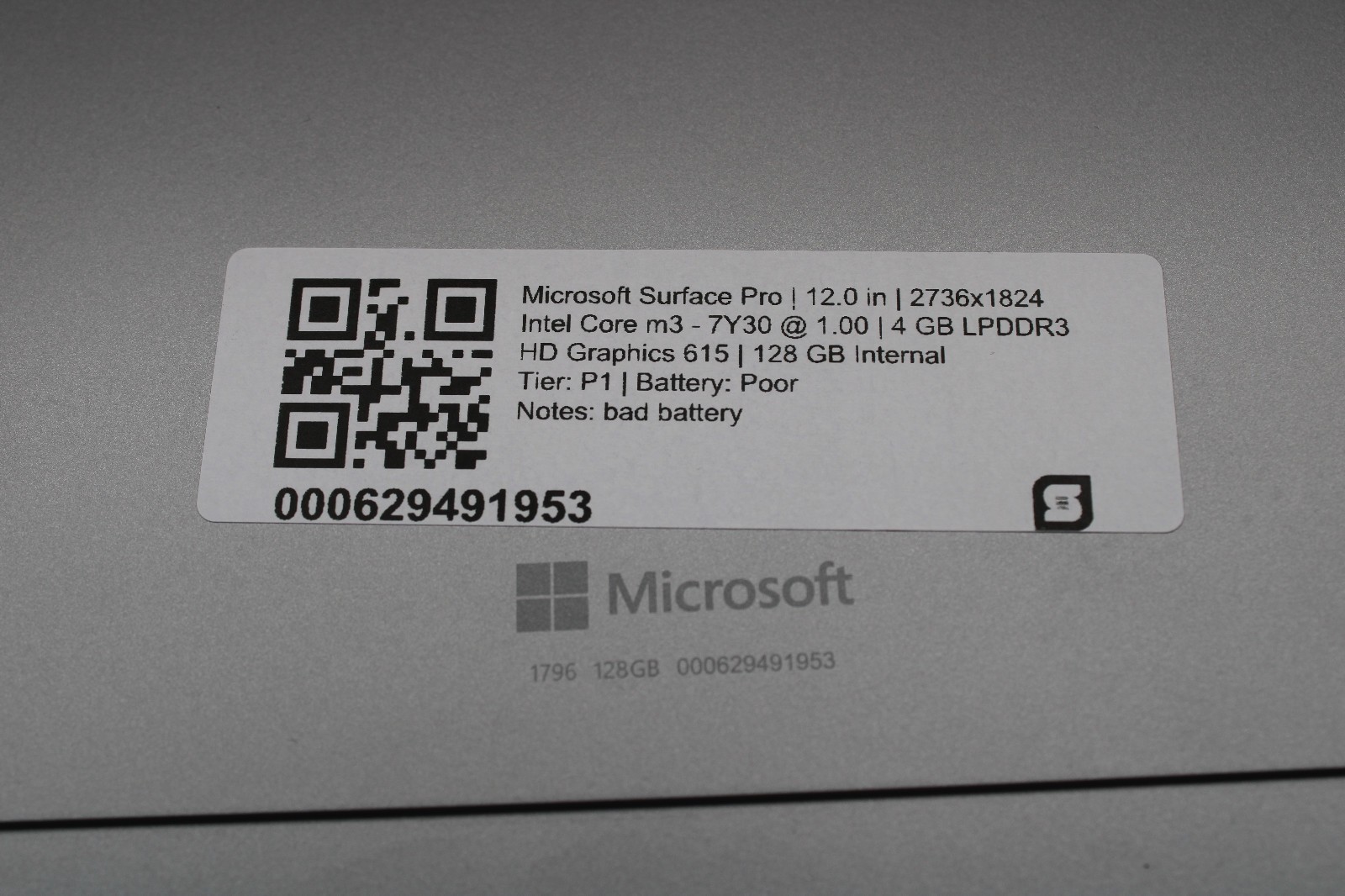 Microsoft Surface Pro 5 1796 m3-7Y30 @ 1.00 GHz 4GB RAM 128GB SSD No OS
