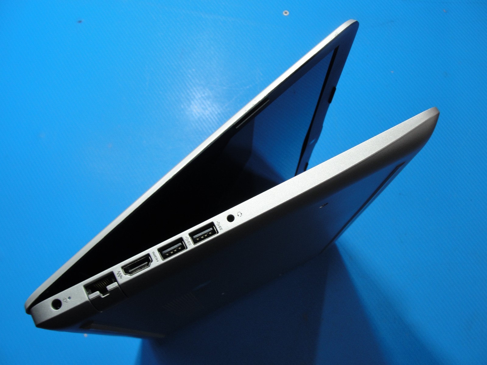 HP 15-DA1005DX 14”HD TOUCH Core i7-8565U 1.8GHz 12GB SSD Reset 256GB+Charger