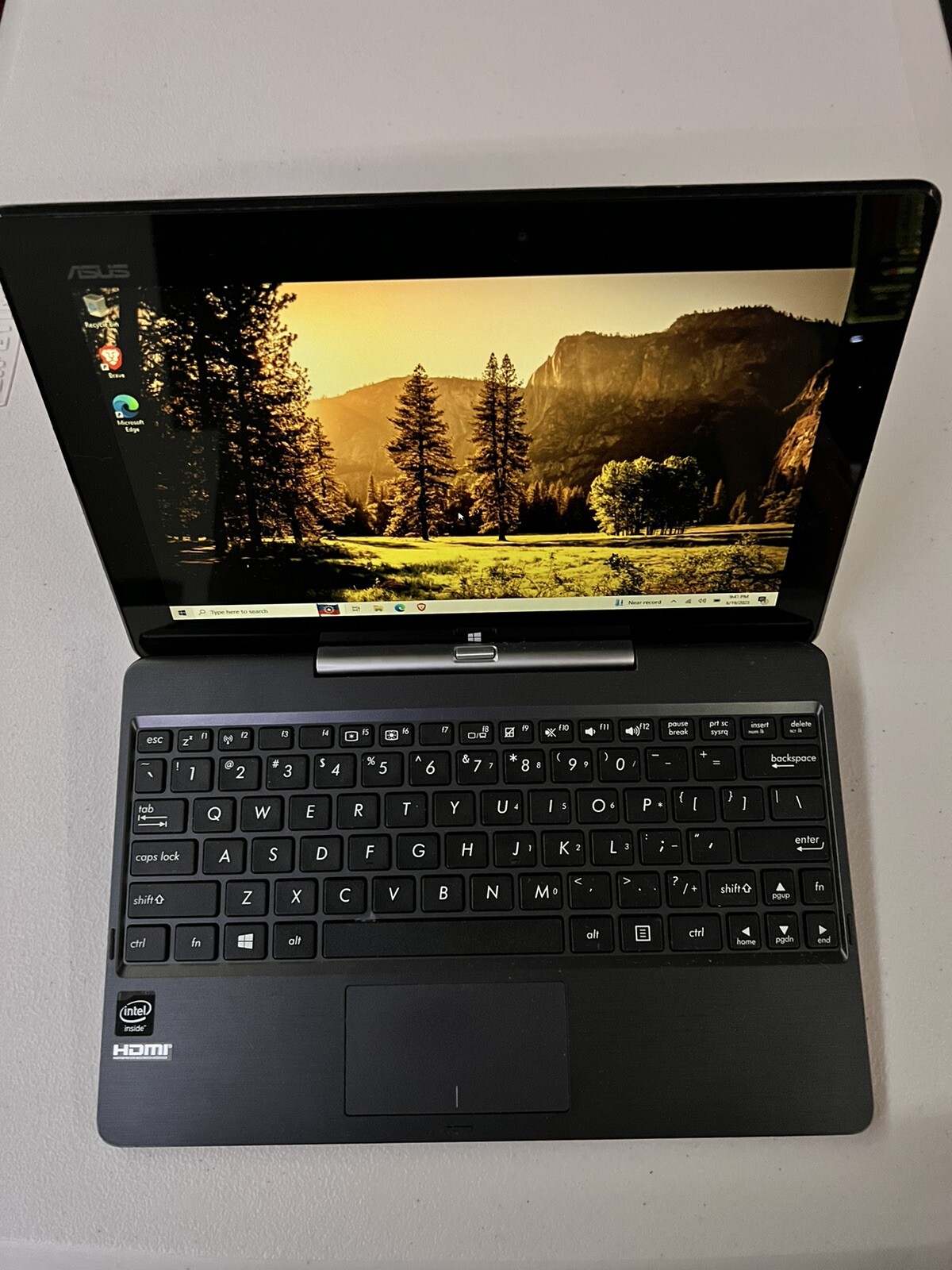 ASUS Tablet / Netbook T100TA 2GB Memory, 32GB Storage, Intel Quad Core Processor