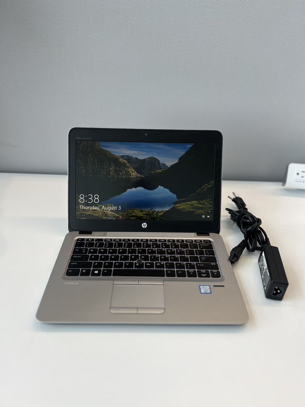 HP EliteBook 820 G4 12.5″ i7-7600U/ 8GB RAM/ 256GB SSD/ Windows 10