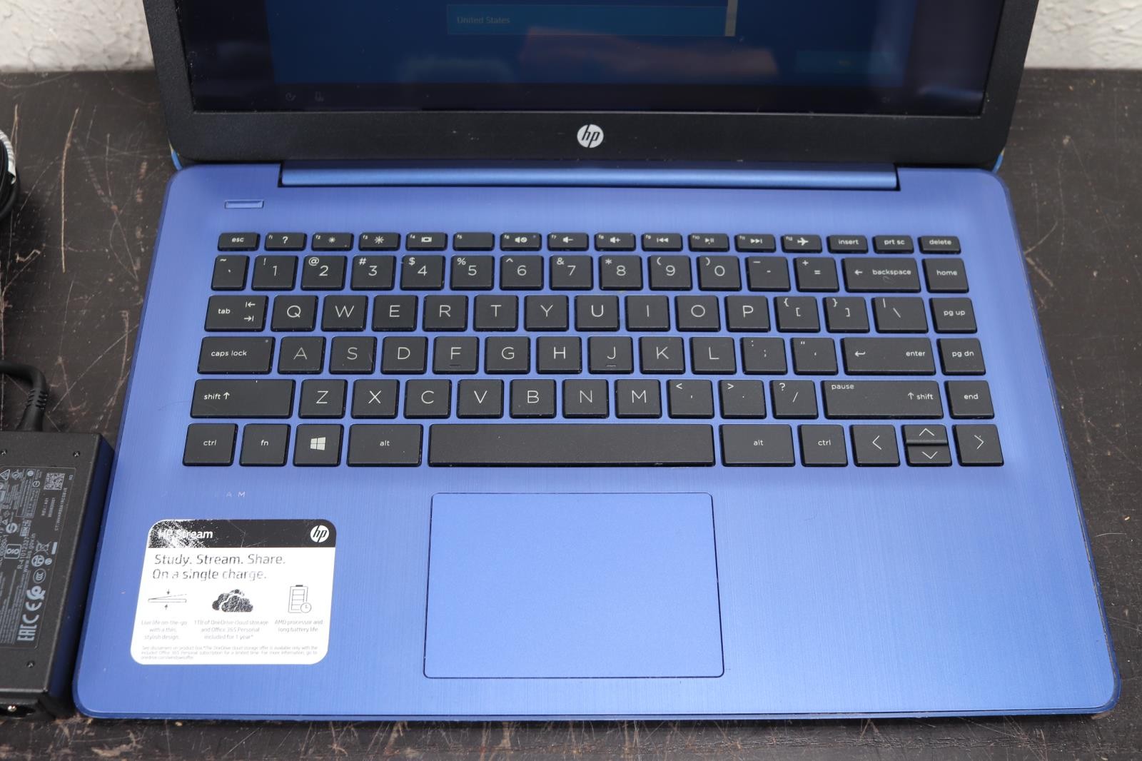 HP Stream 14-DS0035NR 14″ AMD A4-9120e 1.50GHz 4GB RAM 64 GB SSD Windows 10
