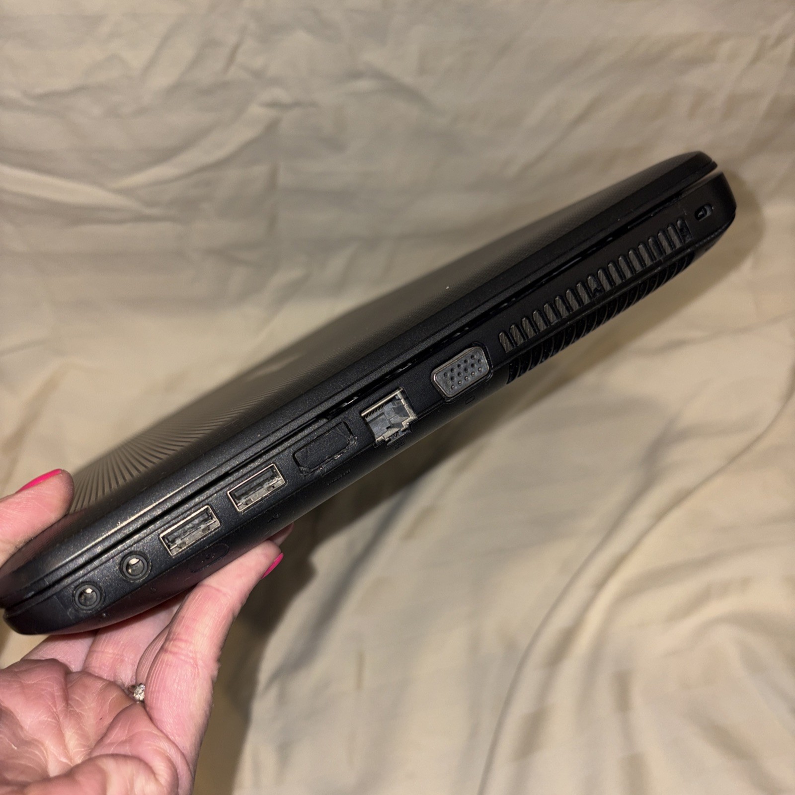 Toshiba Satellite C855D-S5205 AMD E-450 1.65GHz 4 GB NO HDD