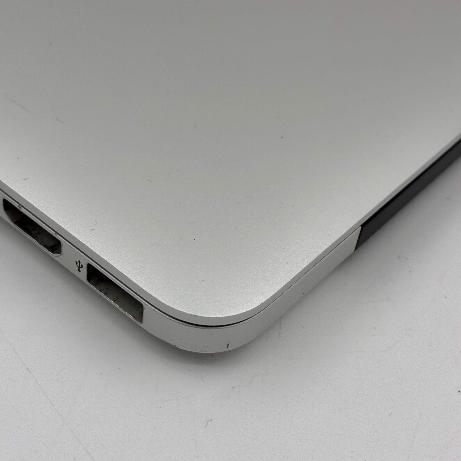 Apple MacBook Pro 13″ 2015 A1502 i5 2.9GHz 8GB 512GB SSD Silver Retina – Needs B