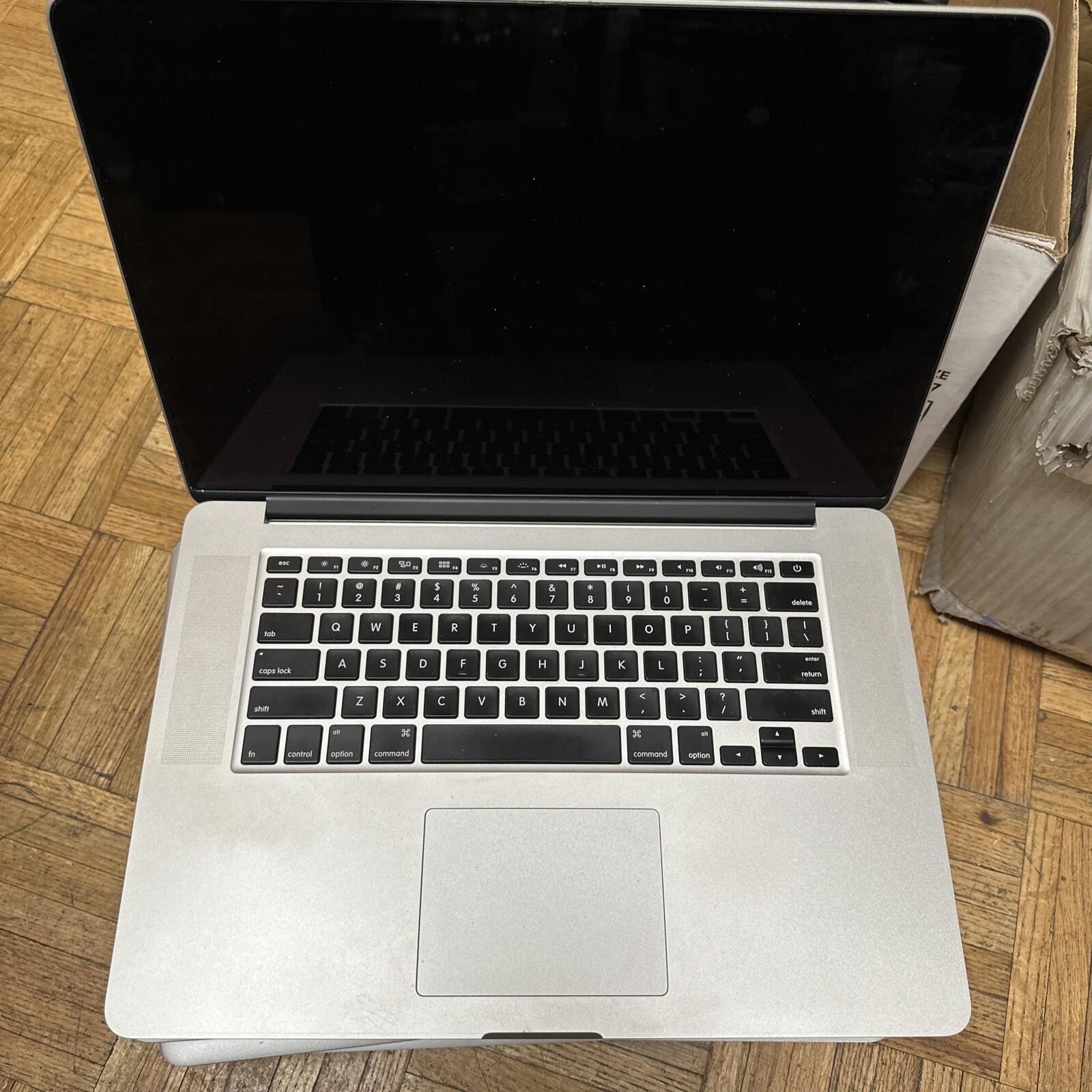 9 Mixed MacBooks Pro No Hard-rives