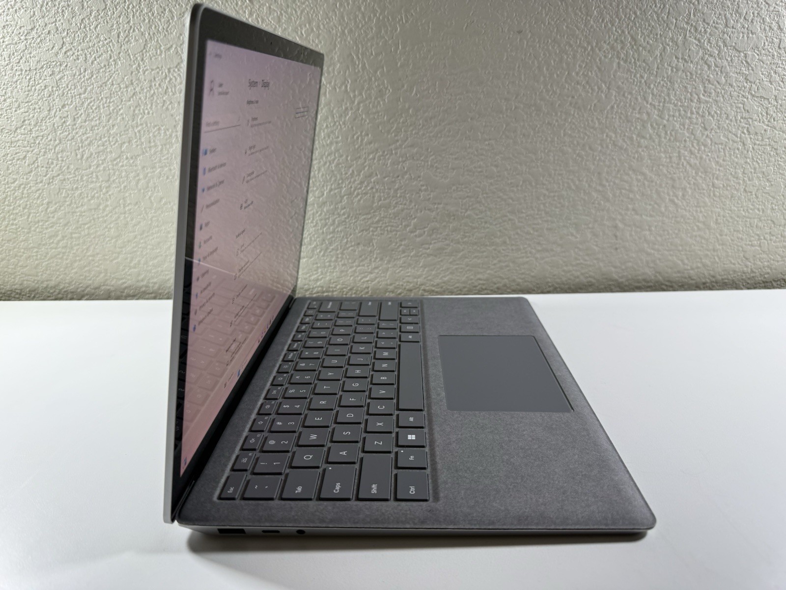 Microsoft Surface Laptop 5 13.5” 1950 Intel Core i7-1265U 16GB RAM 512GB NVME