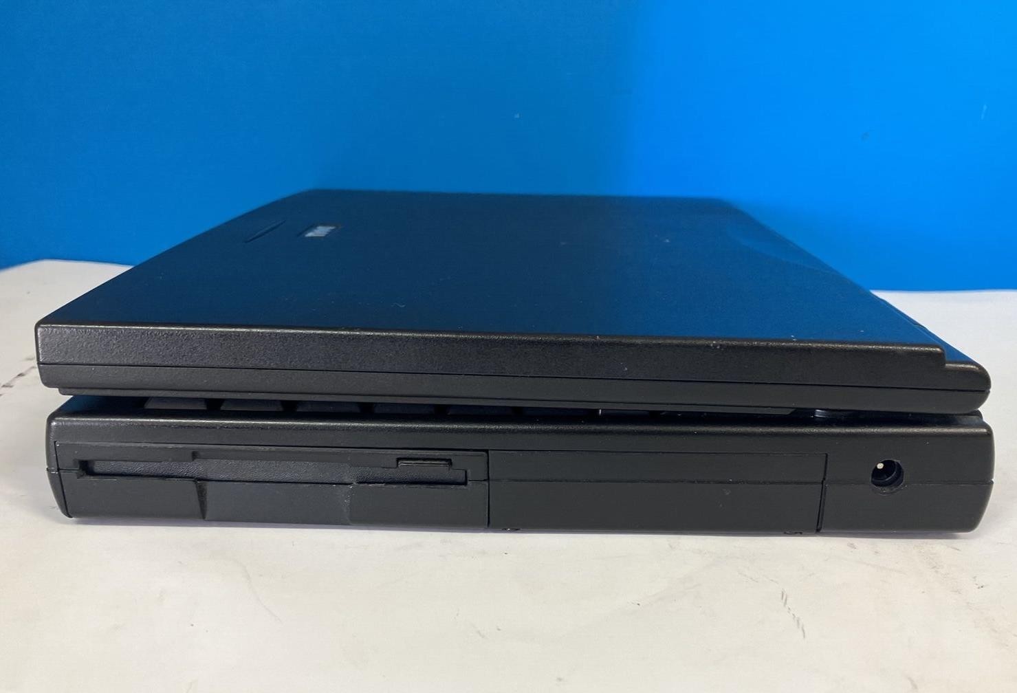 Dell Latitude LX 4100T 10.5″ Laptop 80486 CPU / 12MB RAM / Windows 95 (Read) ~