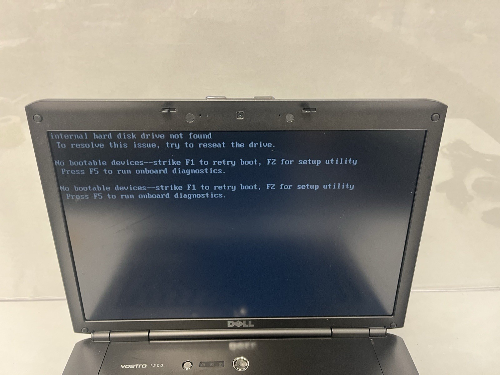 Dell Vostro 1500 15.4″ Glossy Laptop C2D 1.4GHz 2GB NO HDD NO OS