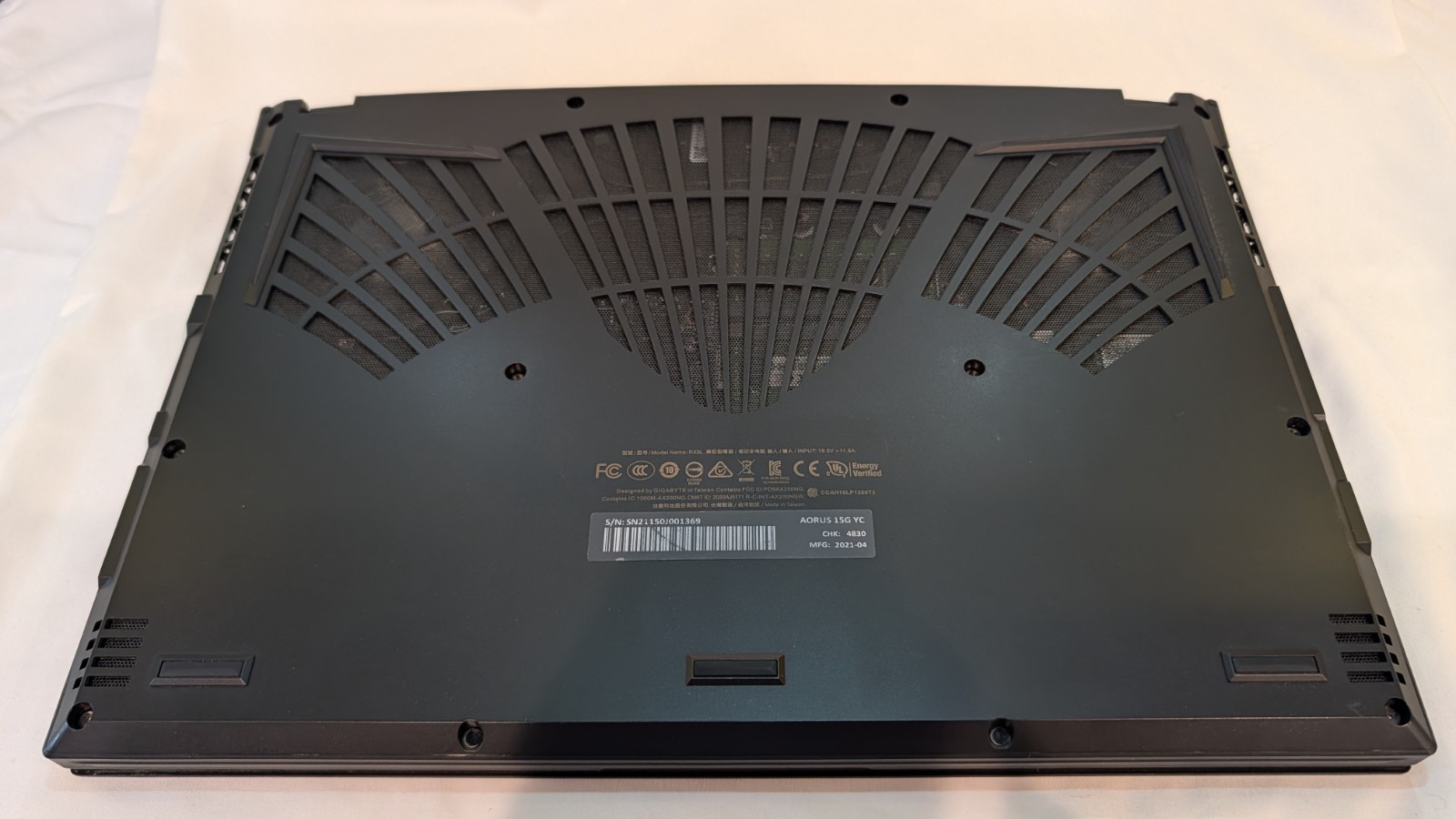GIGABYTE AORUS 15G YC 15.6″ 240Hz Laptop RTX 3080 i7-10870H 32GB RAM Win 11 Ent