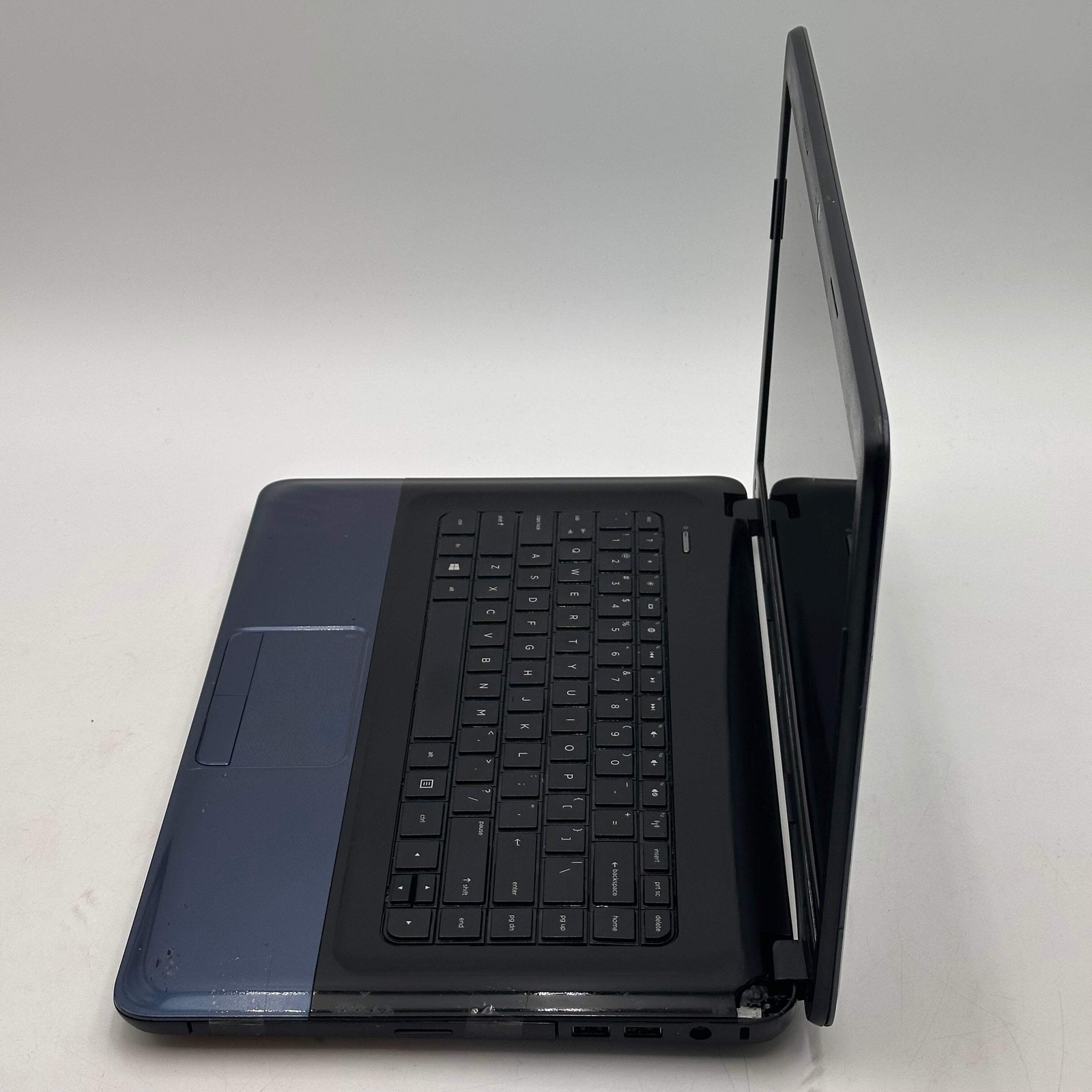 HP 2000- Laptop For Parts/Repair