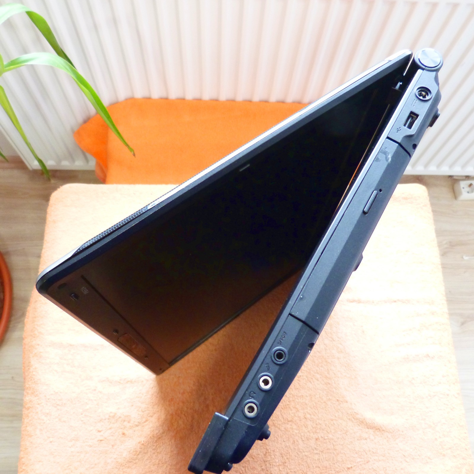 Medion P8614 XXL Cinema MONSTER 18″ L 1TB HDD SSD Windows 11 l 8GB RAM NEW HDMI