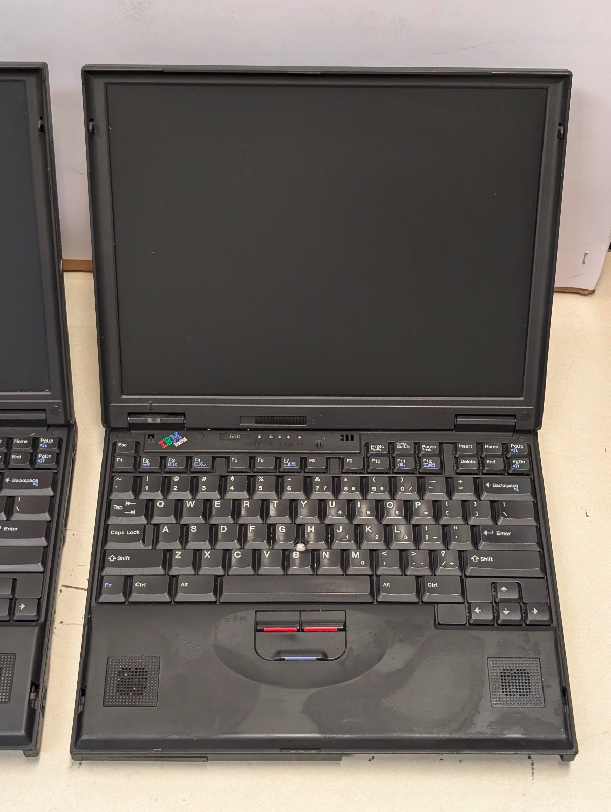 IBM ThinkPad 600 lot for parts; bad screen on 600x, bad MOBO on 600; no HDDs