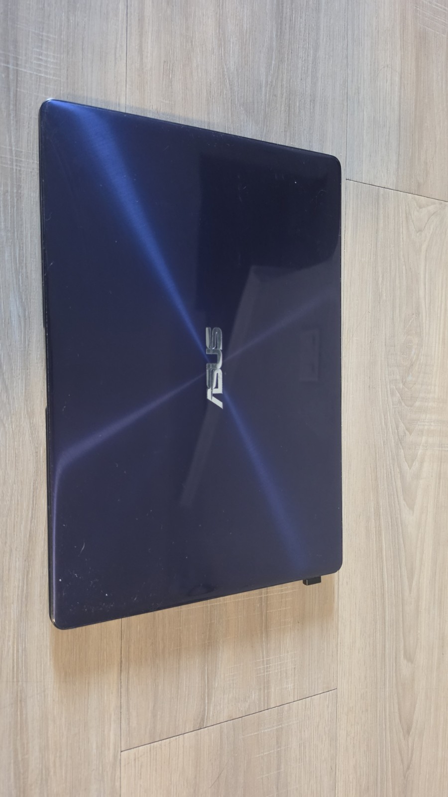 Lapto ASUS UX331U
