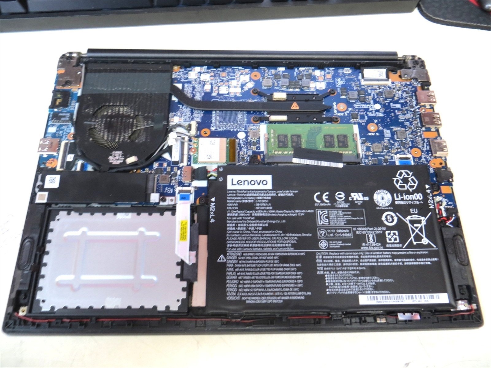 Light Spots Lenovo ThinkPad E14 Laptop Intel i5-10210U 1.6GHz 8GB 256GB SSD w/OS