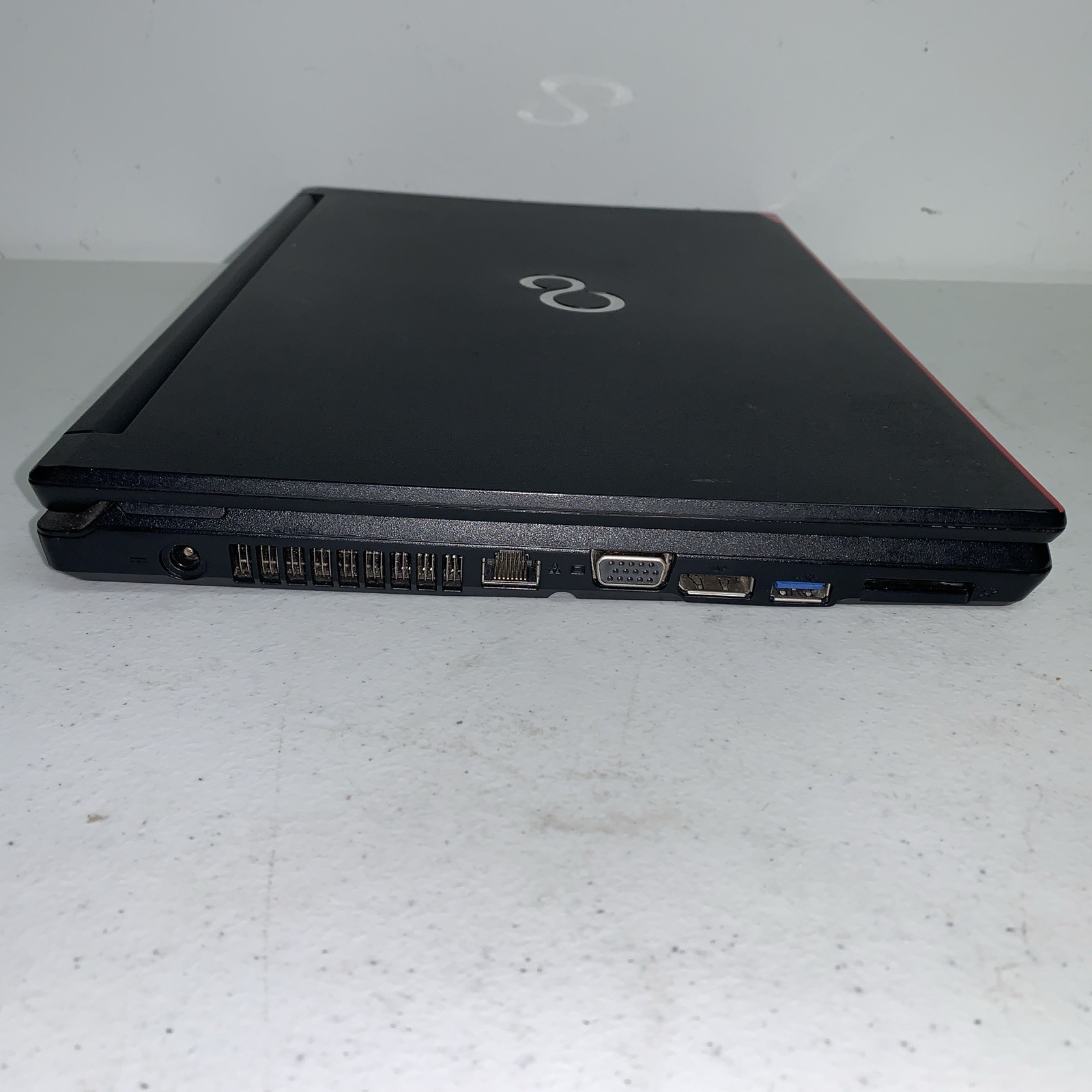 Fujitsu Lifebook E546 Intel Core i5-6200U 2.30GHz 4GB RAM 128GB SSD Win 11 Pro