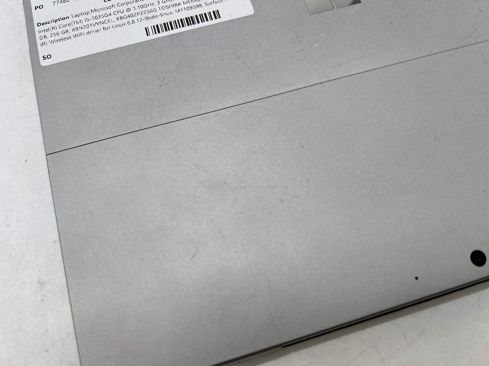 Mircosoft Surface Pro 7, i5-1035G4 CPU @ 1.10GHz, 8GB RAM, 256GB NVMe-No OS/AC