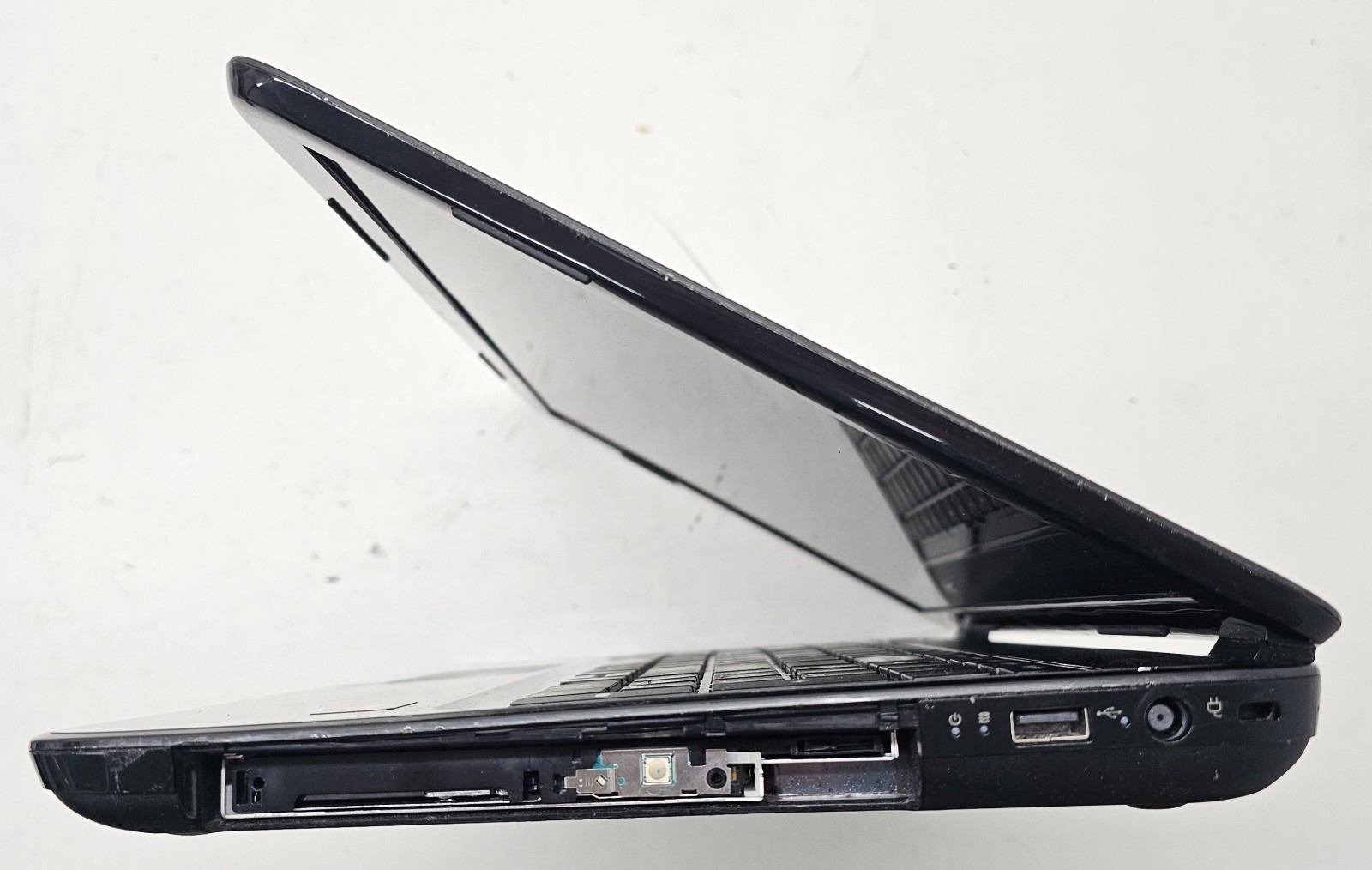 HP Pavilion G6-2235US 15.6″ Laptop AMD A6 4GB Ram NO HD/OS (FL)