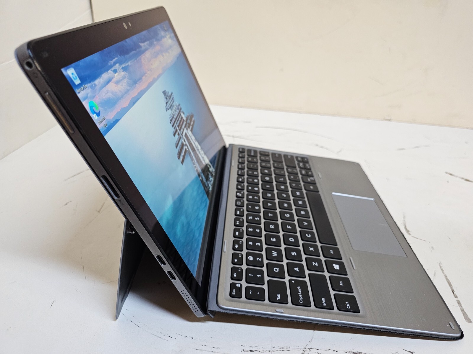 Dell Latitude 7210 Tablet Laptop – 1.8GHz i7-10610U 16GB 256GB 12.3″ Touchscreen