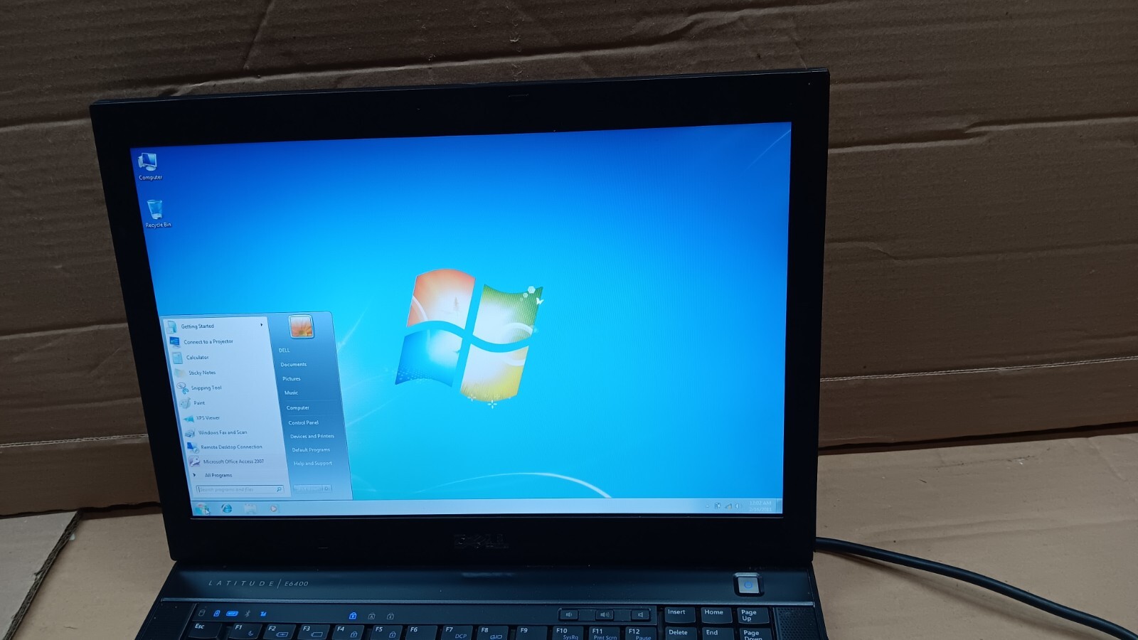 Dell Latitude E6400 Laptop Windows 7 pro Operating system intel Core 2 Duo 4 GB