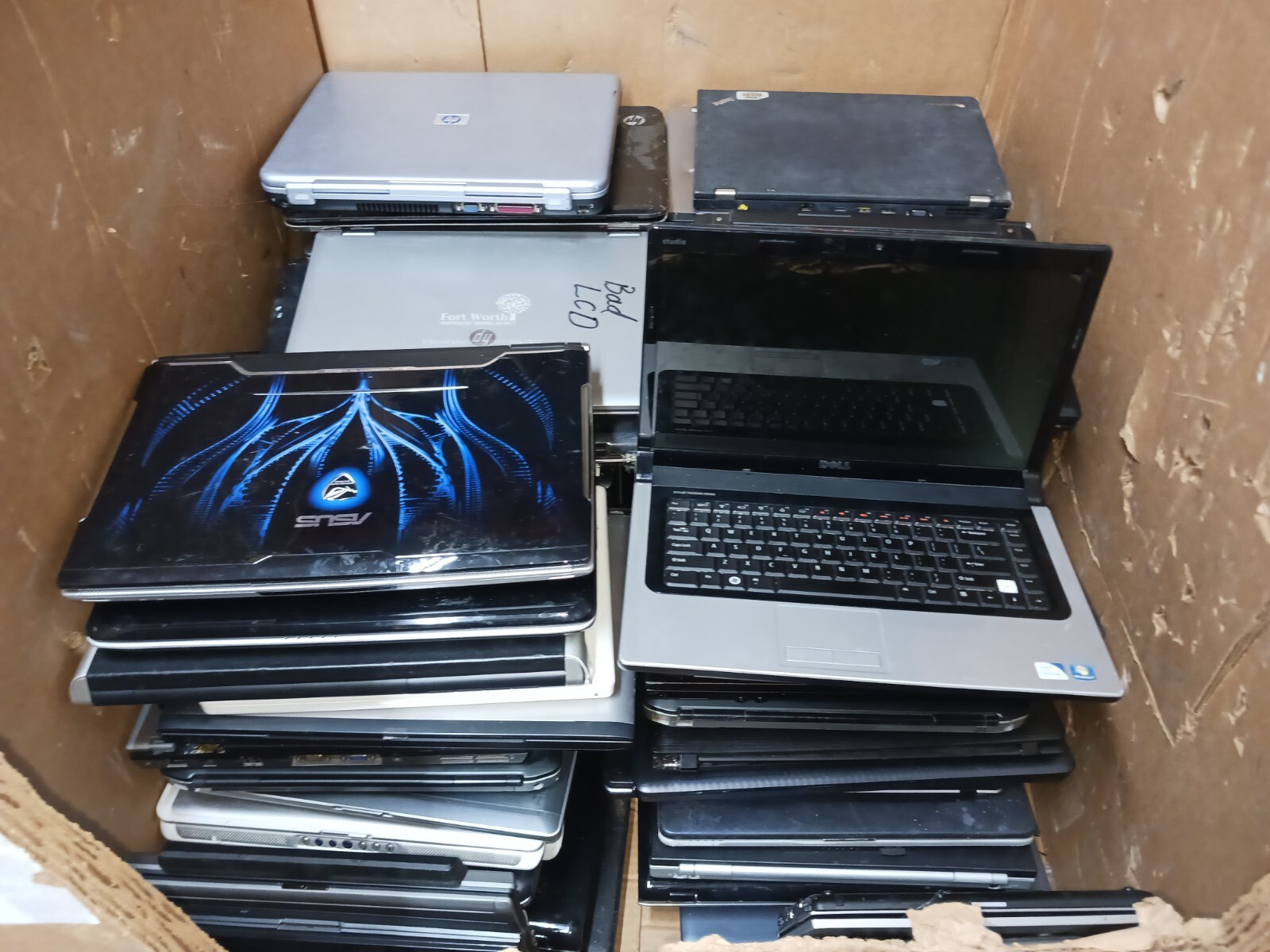 LOT OF 5 (FIVE LAPTOPS) – Will pick 5 from the pallet RANDON MIX -Great Deals