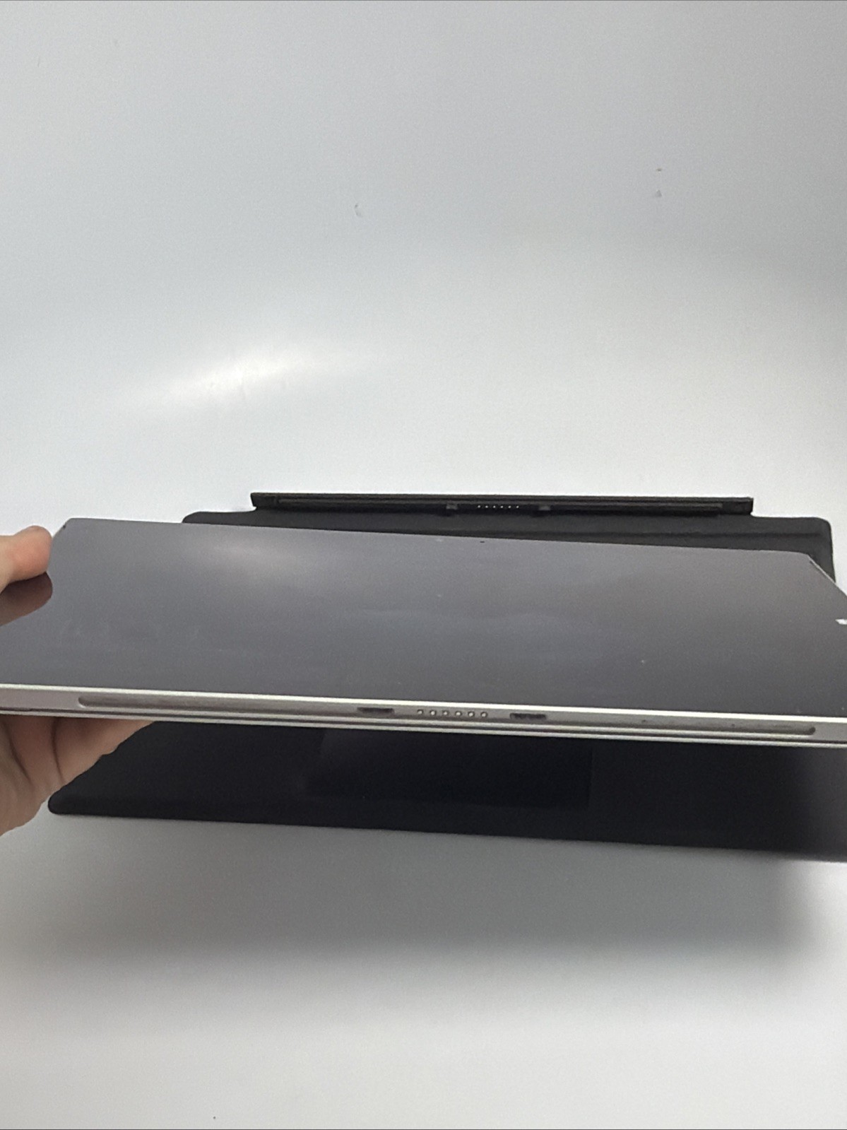Microsoft Surface Pro 3 12.3″ Core i5-4300U 1.90GHZ 2.5GHZ 4GB RAM 128GB SSD W10