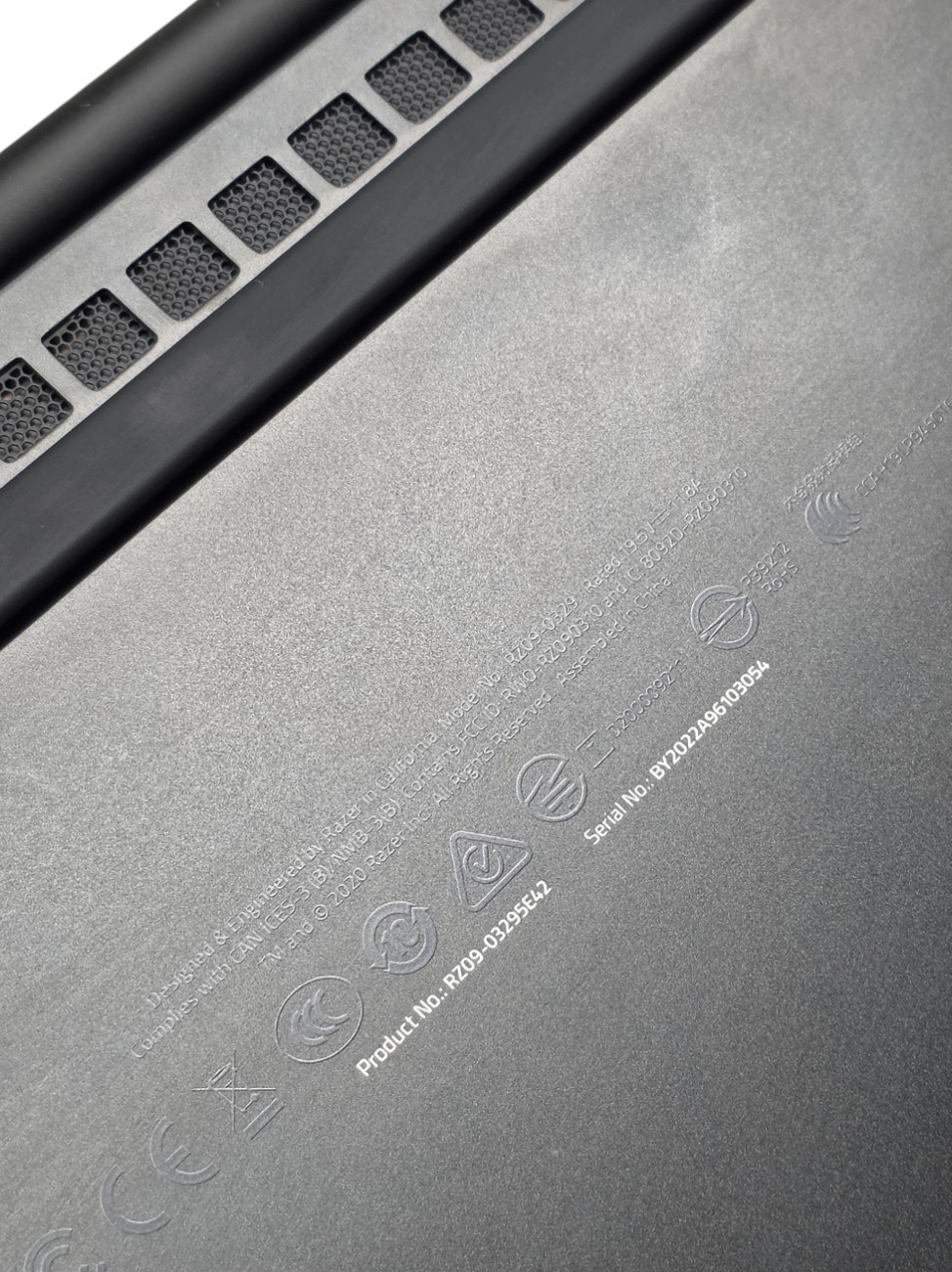 Razer Blade Pro 17 2020 300Hz FHD i7-10875H 16GB 1TB RTX 2080 Super Max-Q