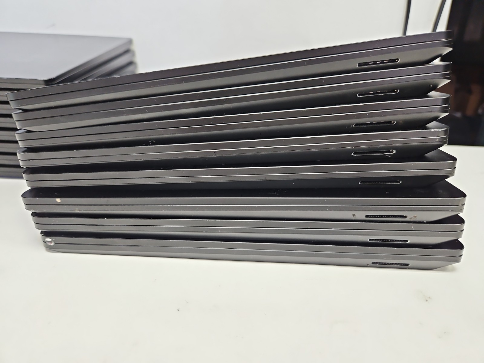 Lot of (16) Microsoft A1951 / A1868 Surface Laptops for Parts – Non Working