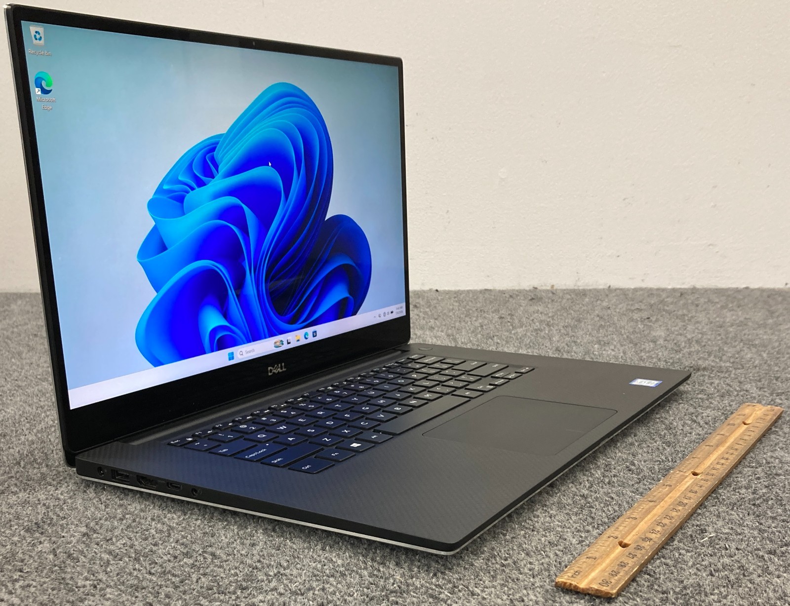 Dell Precision 5540 15.6″ Touch Laptop i9-9880H 16GB RAM 512GB NVMe, As Is