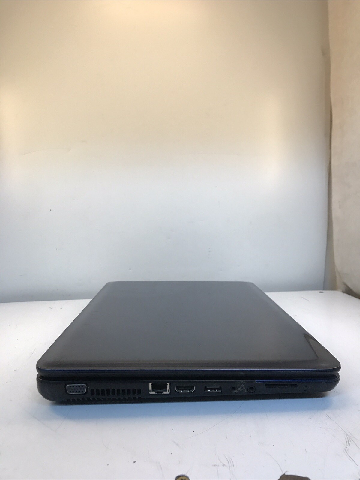HP 2000 Notebook AMD E-300 APU Radeon HD 1.30GHz 4GB Ram No HDD Boot to BIOS