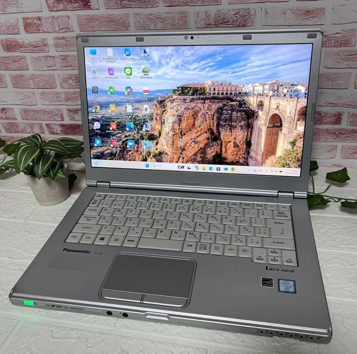 Panasonic Notebook CF-LX5 Core i5-6300U 2.4GHZ 8GB SSD 256GB Win 11 Used