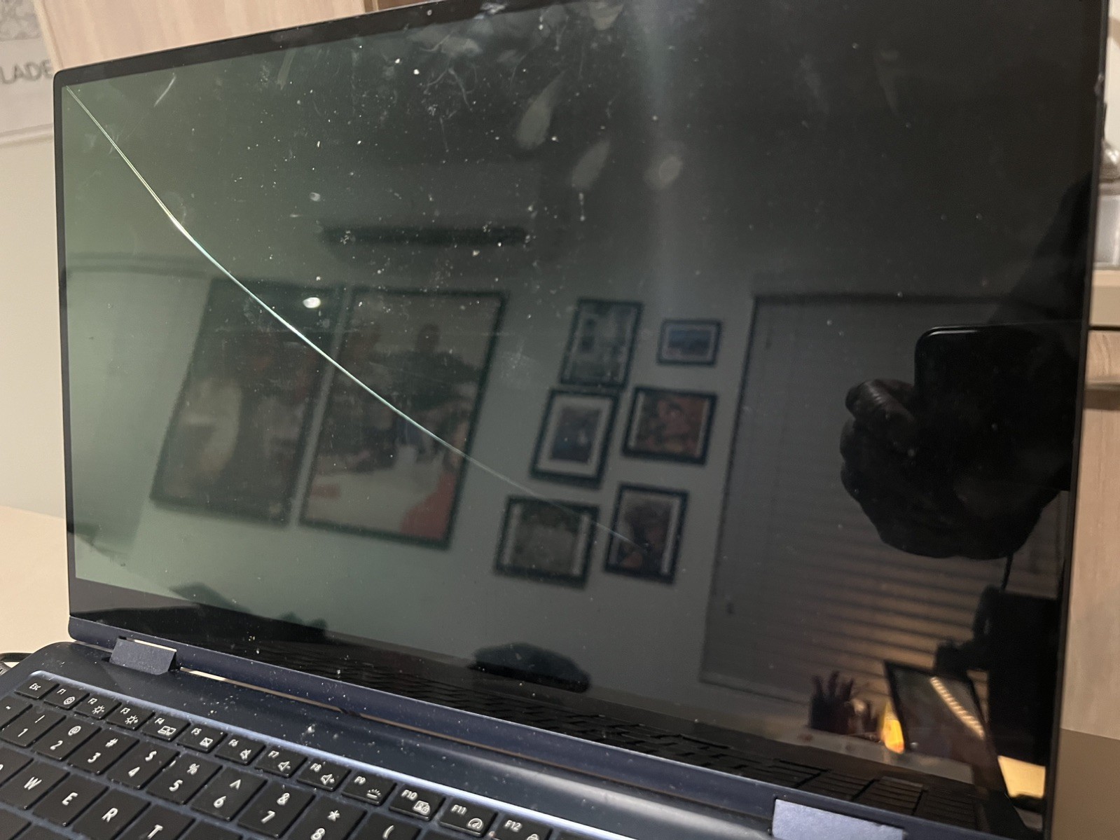 Samsung Galaxy Pro 360 15″ Intel Core i7 EVO 16GB RAM 1TB SSD – Cracked Screen