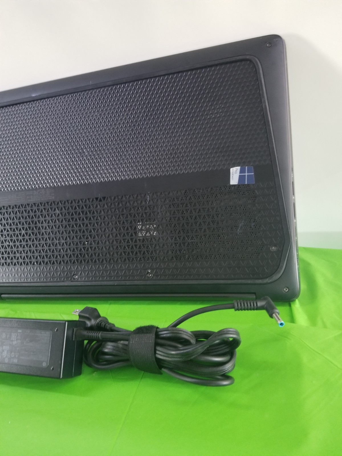 HP ZBook 15 G3 15.6” Xeon E3-1545M V5 2.90GHz 16GB RAM 256GB NVMe WIN 11