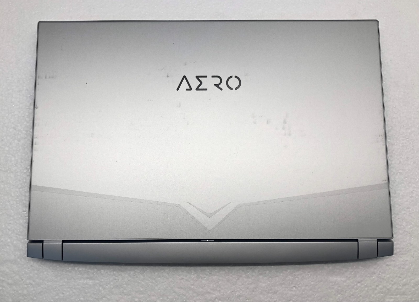 GIGABYTE AERO 15S OLED SA-7US5130SH LAPTOP I7-9750H 2.7GHz GTX 1660Ti 16GB 512GB