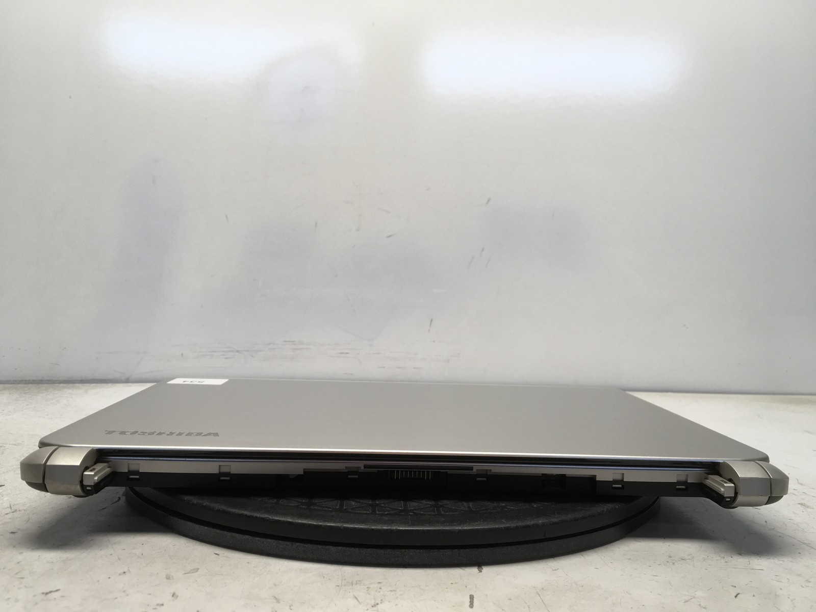 Toshiba Satellite E45-B4100 Intel i5-5200U 2.2GHz 6 GB NO HDD No Batt