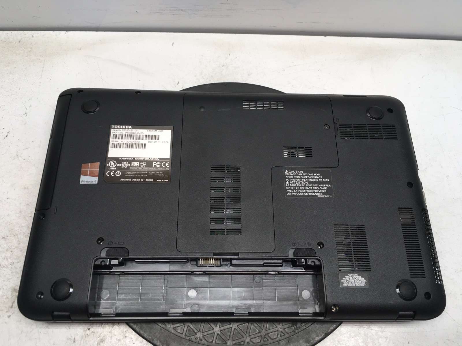 Toshiba Satellite C855D-S5105 AMD E-300 1.3GHz 4 GB NO HDD