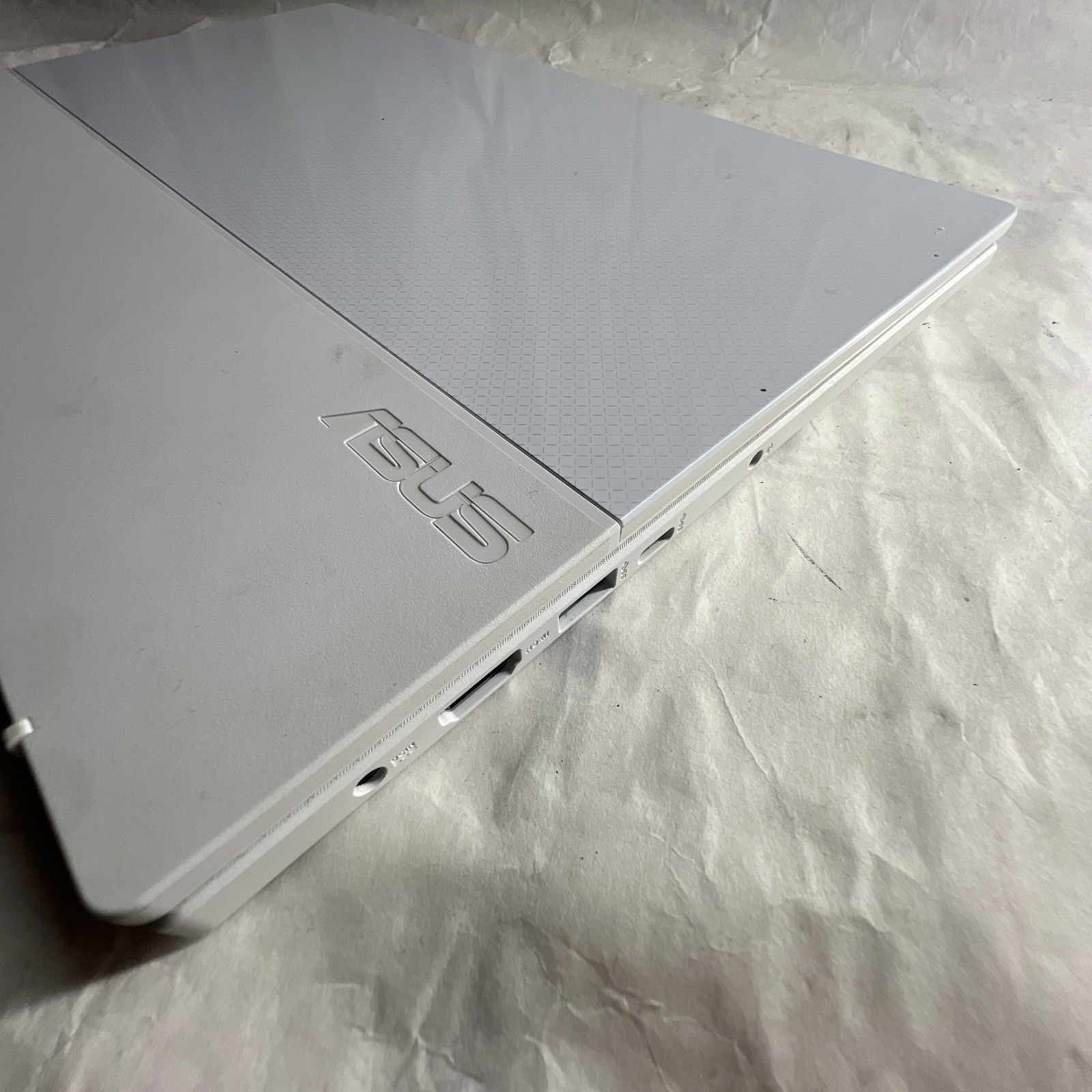 ASUS ImagineBook 14 MJ401TA m3-8100Y 4GB 128GB SSD / NO OS