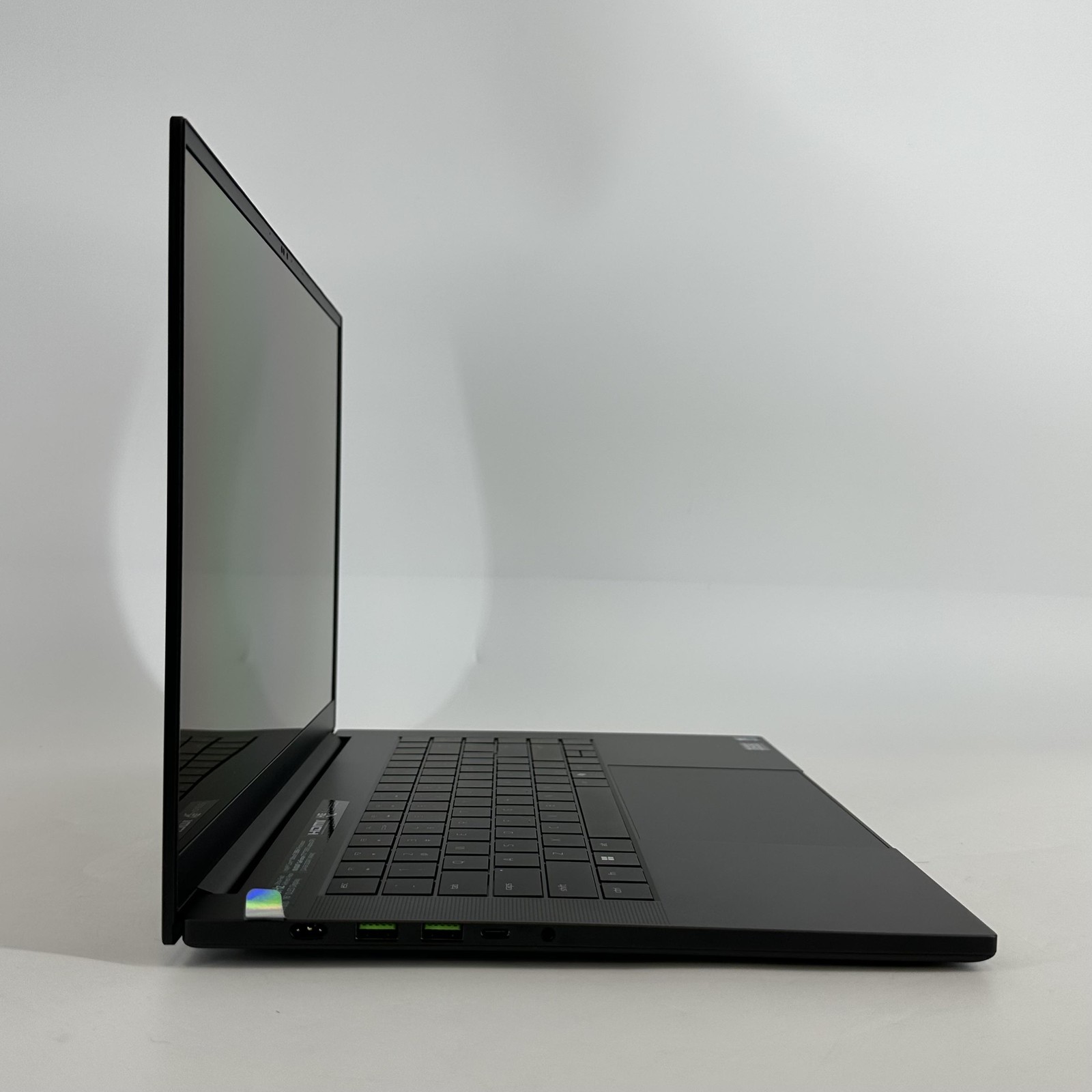 Razer Blade 16 240Hz QHD+ 2026 2.1 GHz Ultra 9 386H 64GB 2TB SSD NVIDIA RTX 5090