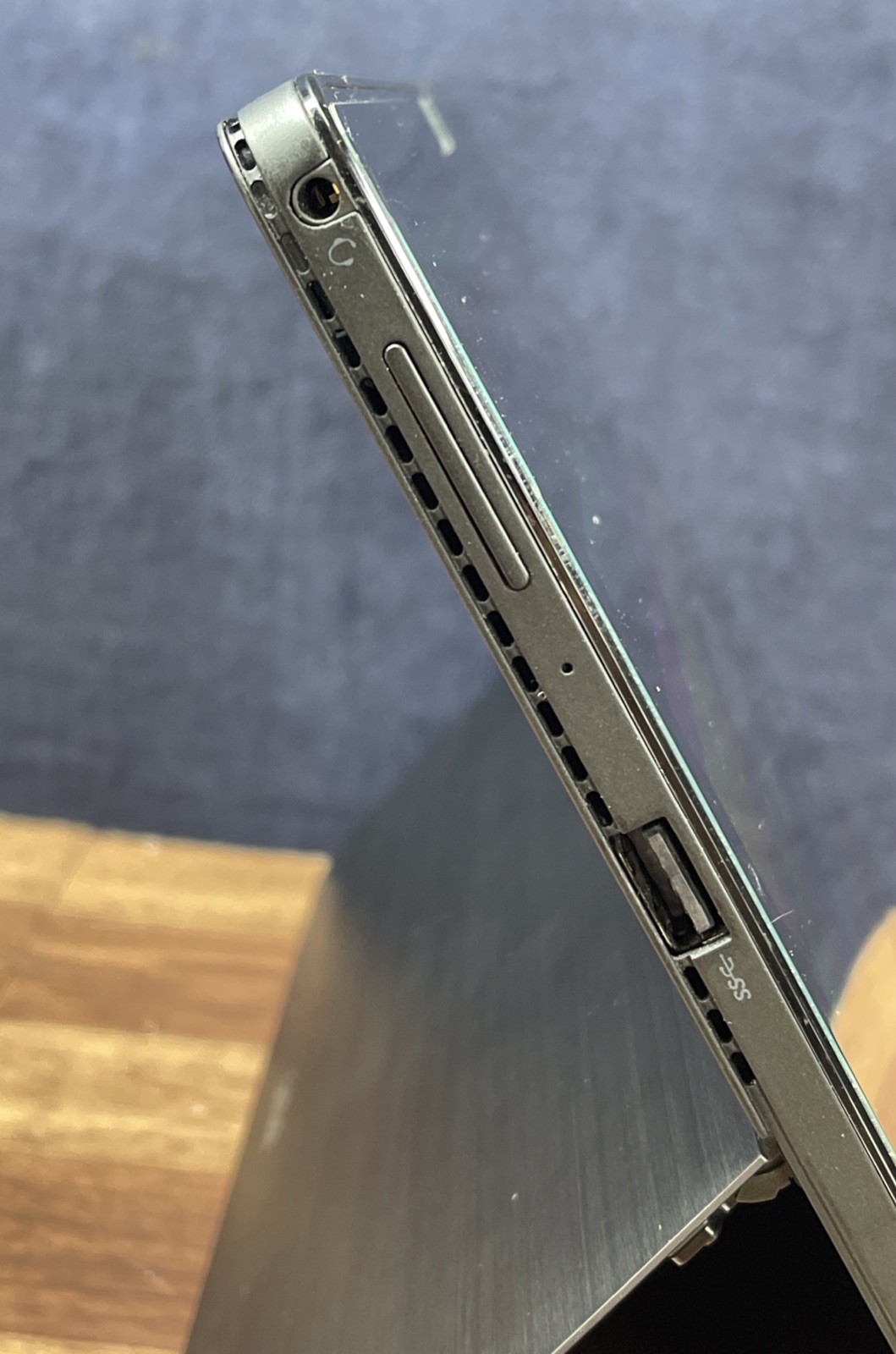 Dell Latitude 5285 Core i5-7300U 2.6 GHz 8GB RAM 256GB SSD NO OS