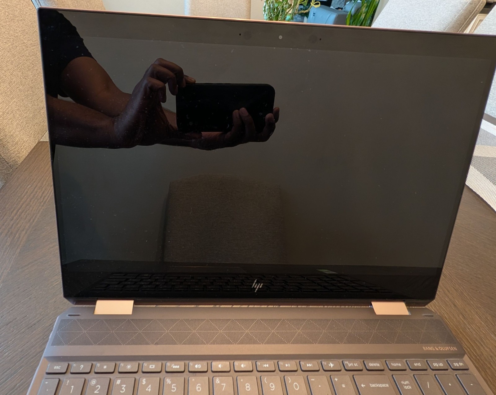 HP Spectre X360 2-in-1 15.6″ (512GB SSD, Intel Core i7 10th Gen., 1.8 GHz, 16GB)