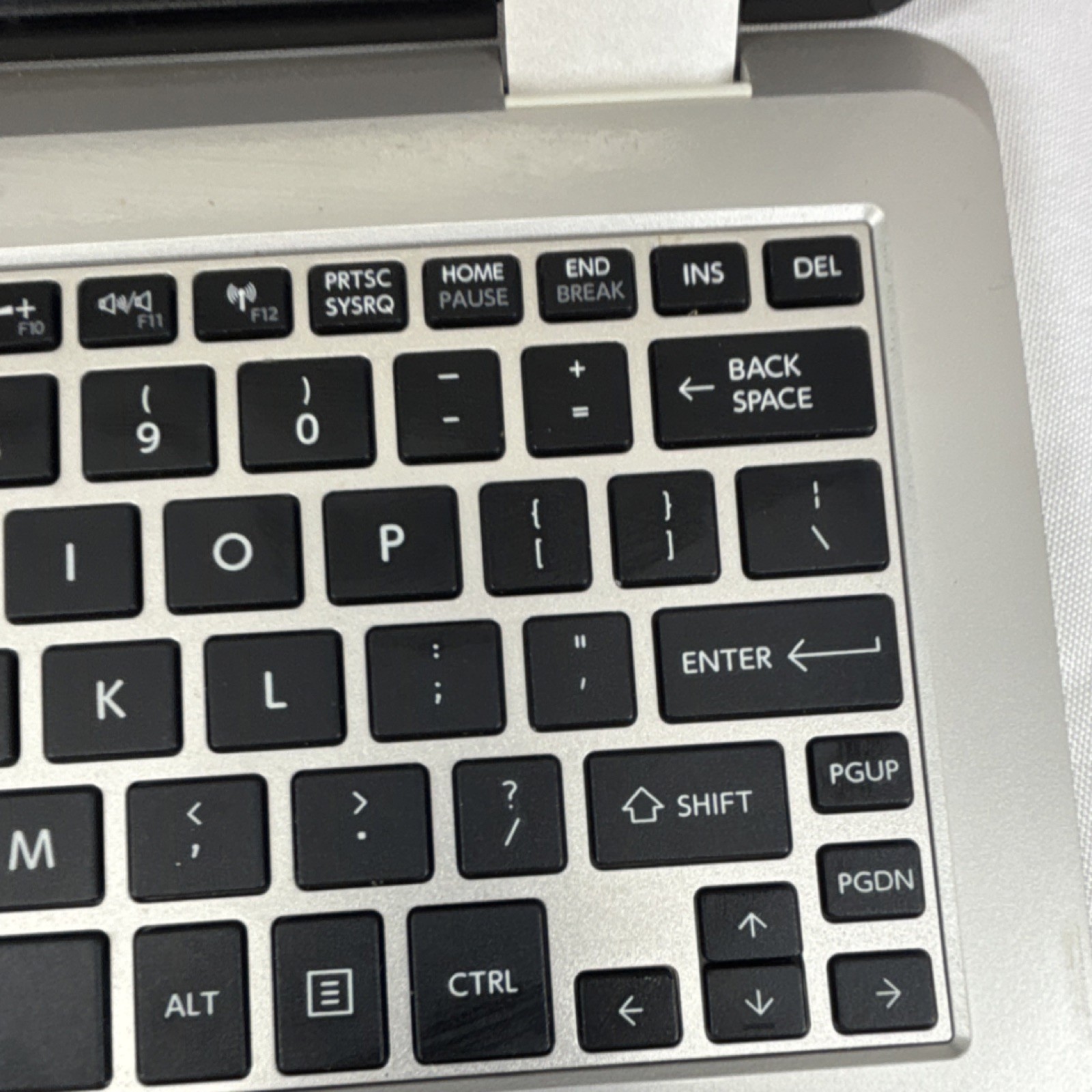 Toshiba Satellite L15W-B1303 Notebook Laptop Intel Processor Silver