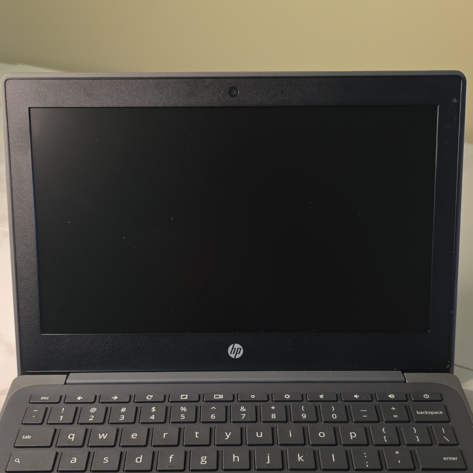 ​HP Chromebook 11A G8 EE – GOOD Condition-Includes Gumdrop Case-FOR PARTS/LOCKED