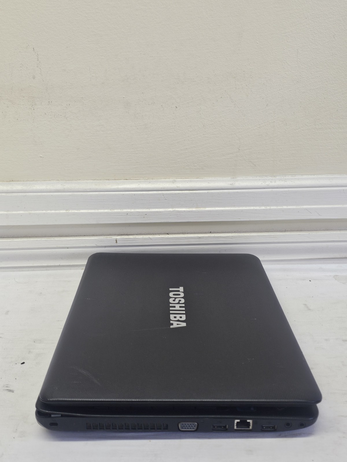 Toshiba Satellite C650D Laptop – AMD E-350 – 4GB RAM – NO HDD/OS – Parts – READ