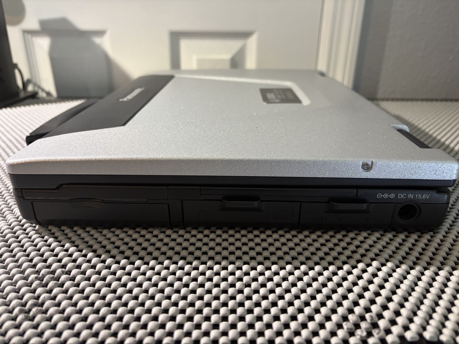 Panasonic Toughbook CF-52 Core 2 Duo P8400 2.26GHz 4GB 250GB SSD LTE WINDOWS 10P
