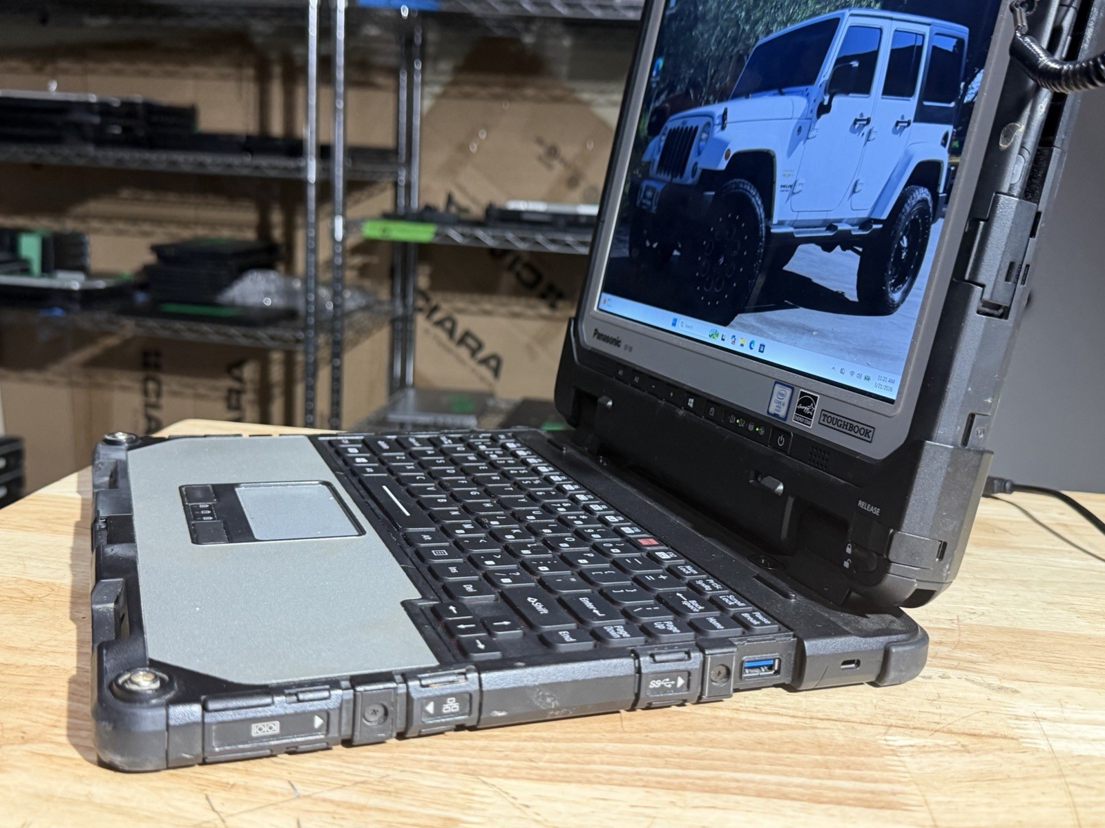 Panasonic ToughBook CF-33 i5-6300U 8GB Ram 256 SSD Win11 Pro. Touchscreen