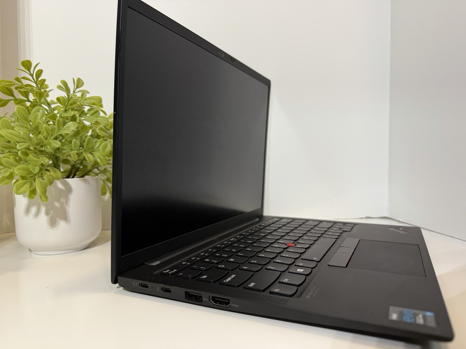 Lenovo ThinkPad X1 Carbon Gen 9: i7-1185G7 3.00GHz 16GB SSD 512GB Grade A