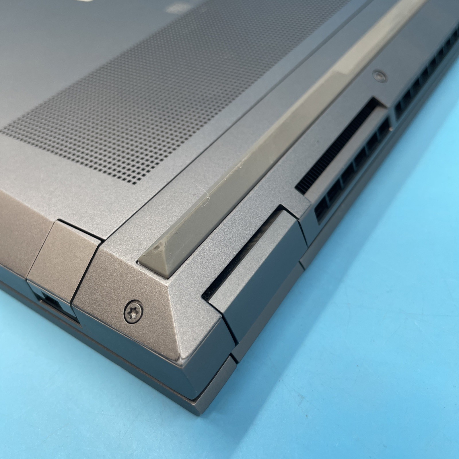 HP ZBook Fury G7 | i7-10850H | 32GB RAM | 256GB SSD | T2000 | W11 PRO | 74% BATT