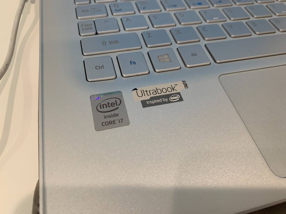 Acer Aspire S7 Ultrabook Laptop with Sleeve *