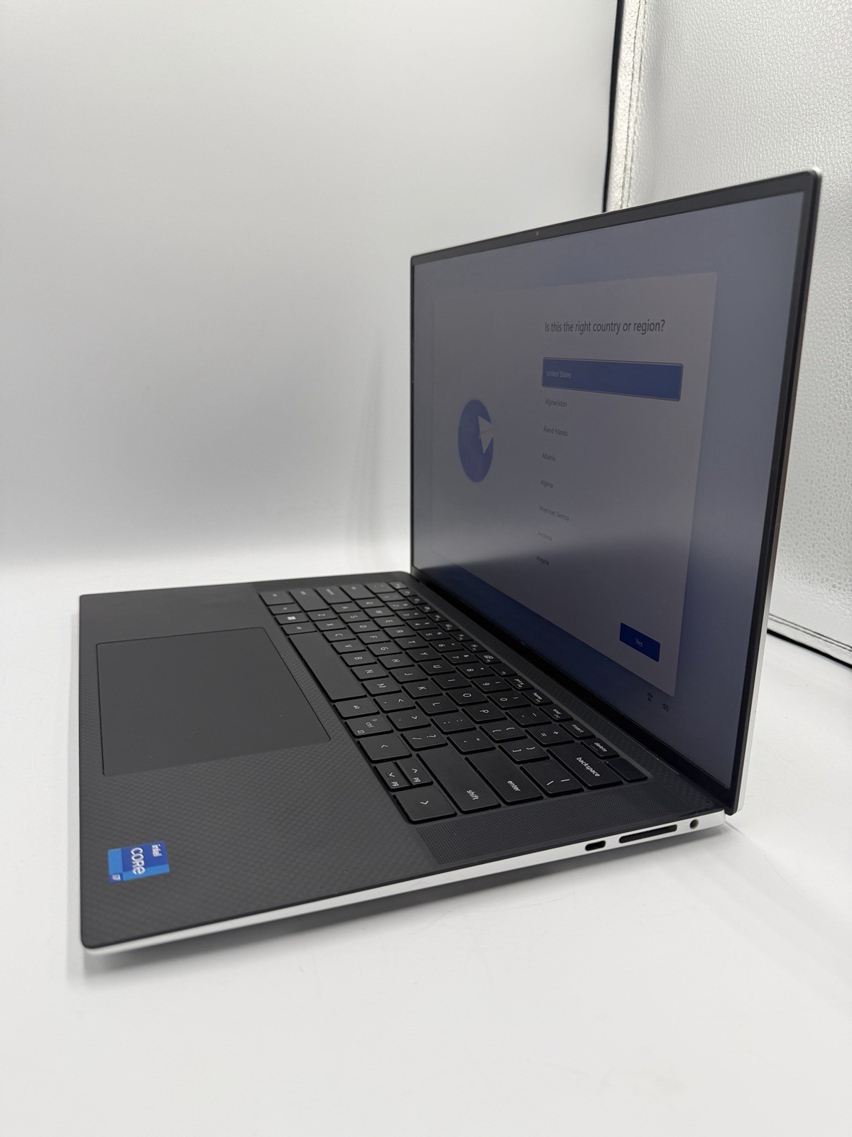 Dell XPS 15 9520 15.7″ Intel i7-12700H 32GB 1TB SSD RTX 3050 Ships Today !