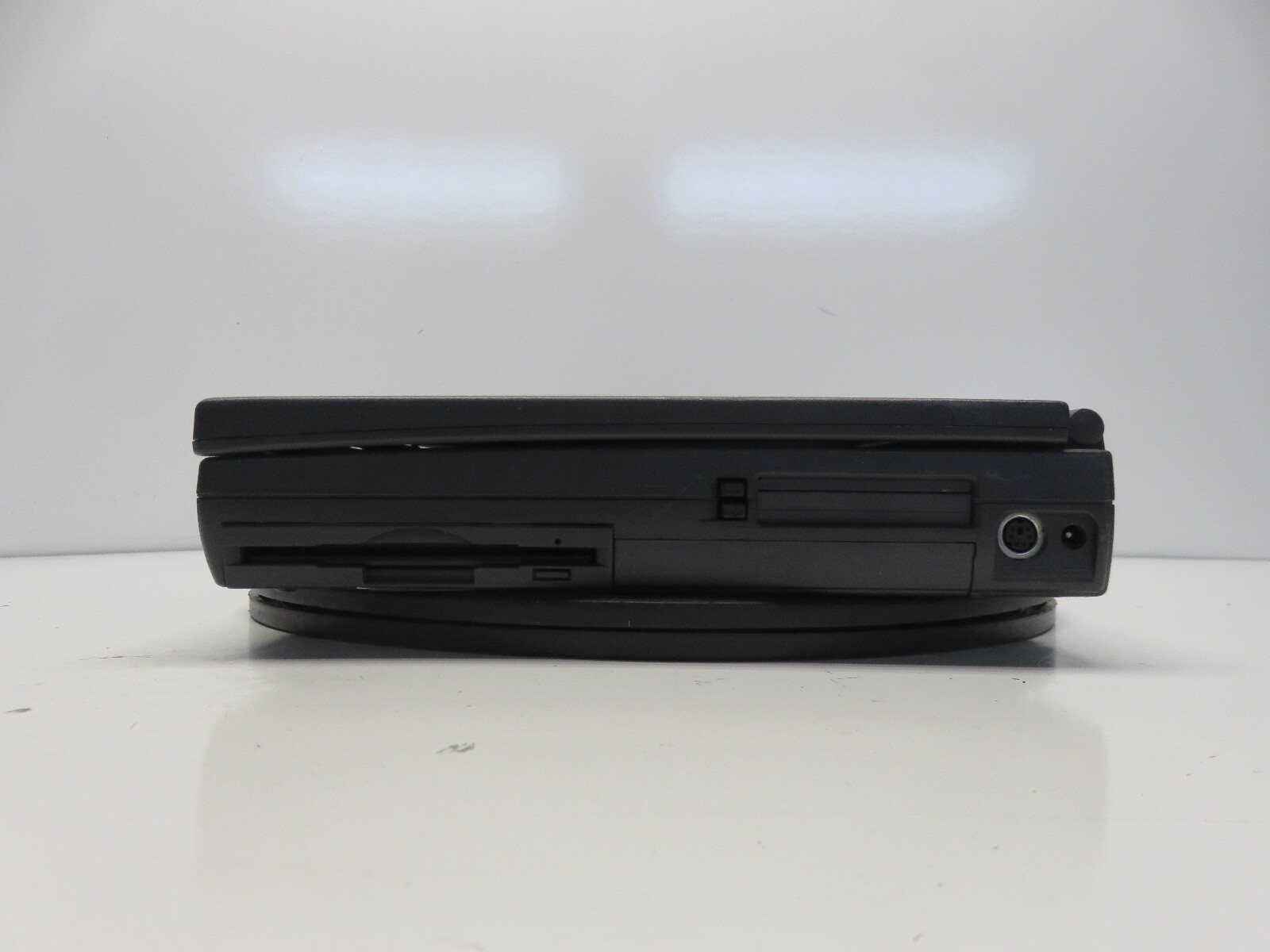 Gateway Solo 2500 Intel Celeron 300MHz 128 MB NO HDD No Batt