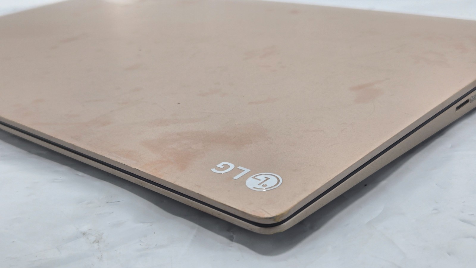 LG Gram 15Z960 Laptop 15.6″ FHD i5-6200U, 2.3GHz – 8GB – 256GB SSD – WIN 11